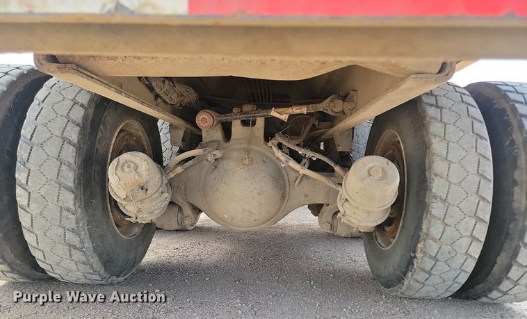 image for item DP3571 2013 Peterbilt  320 refuse truck