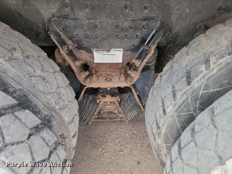 image for item DP3571 2013 Peterbilt  320 refuse truck