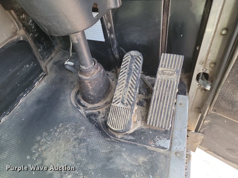 image for item DP3571 2013 Peterbilt  320 refuse truck