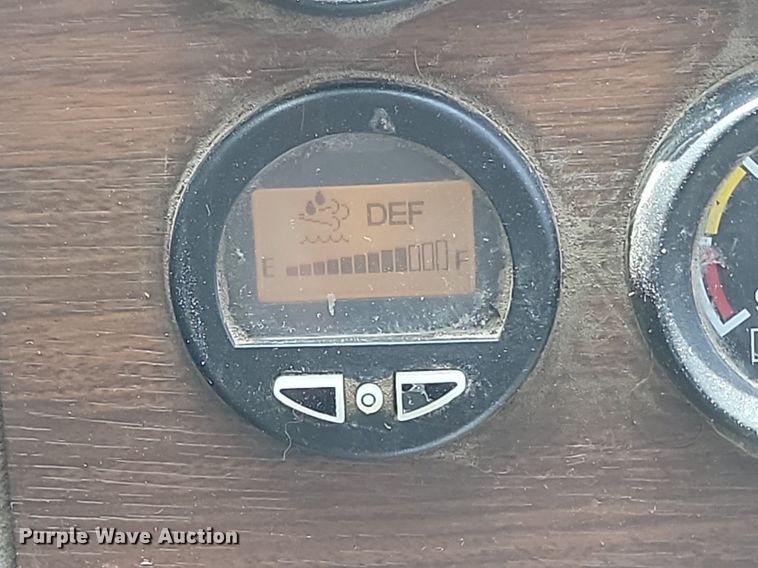 image for item DP3571 2013 Peterbilt  320 refuse truck