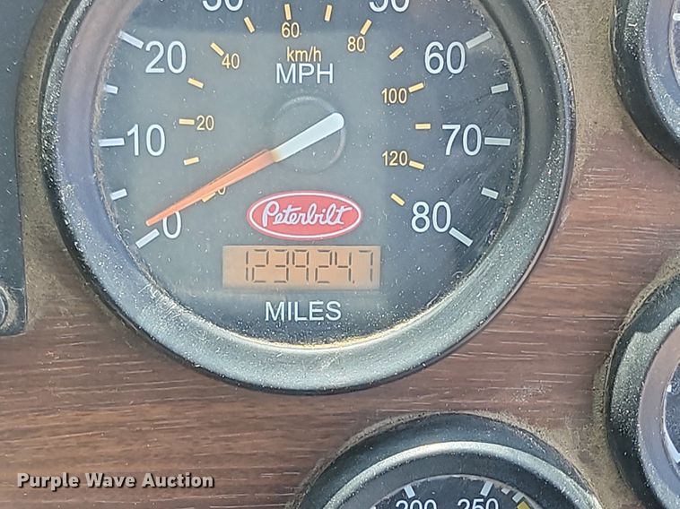 image for item DP3571 2013 Peterbilt  320 refuse truck