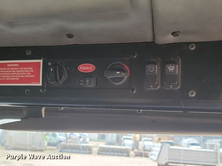 image for item DP3571 2013 Peterbilt  320 refuse truck