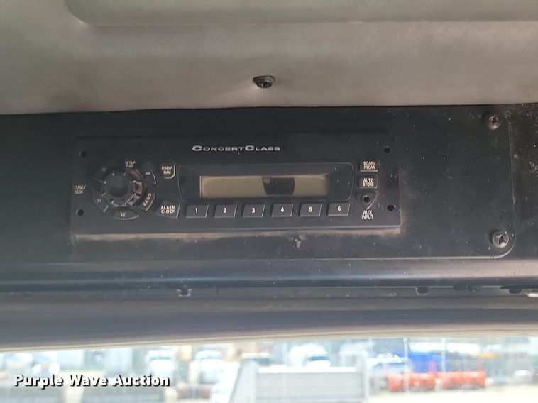 image for item DP3571 2013 Peterbilt  320 refuse truck