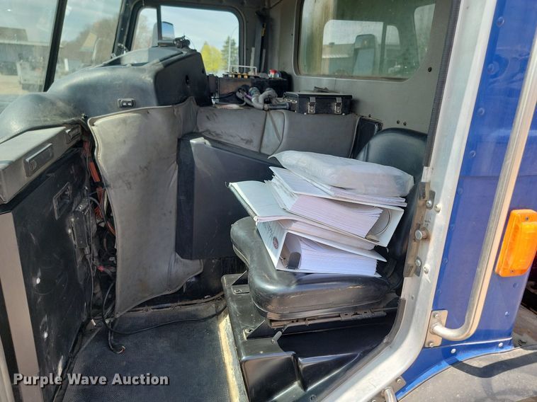 image for item DP3571 2013 Peterbilt  320 refuse truck