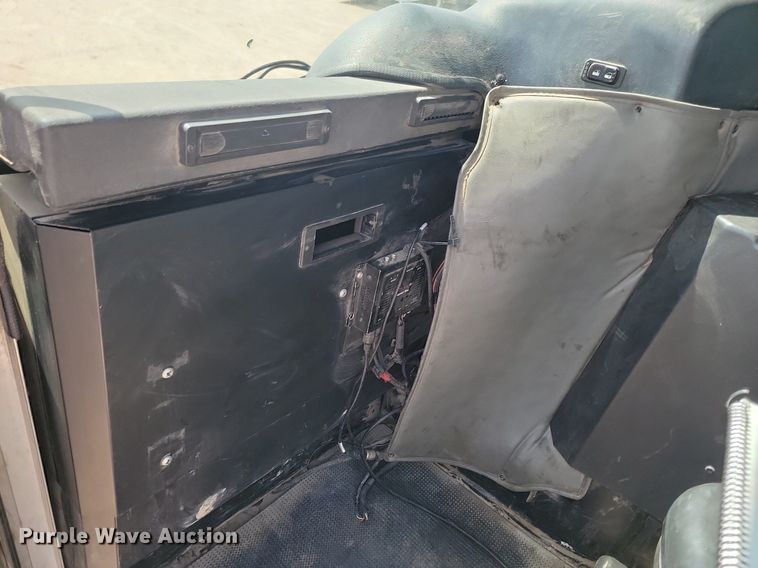 image for item DP3571 2013 Peterbilt  320 refuse truck