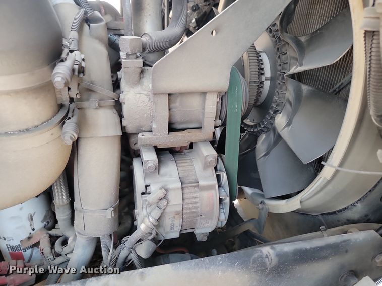 image for item DP3571 2013 Peterbilt  320 refuse truck