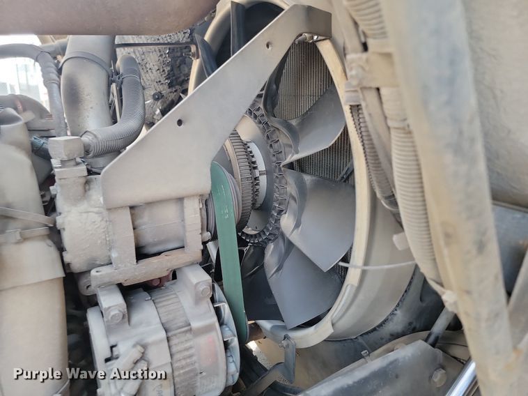 image for item DP3571 2013 Peterbilt  320 refuse truck