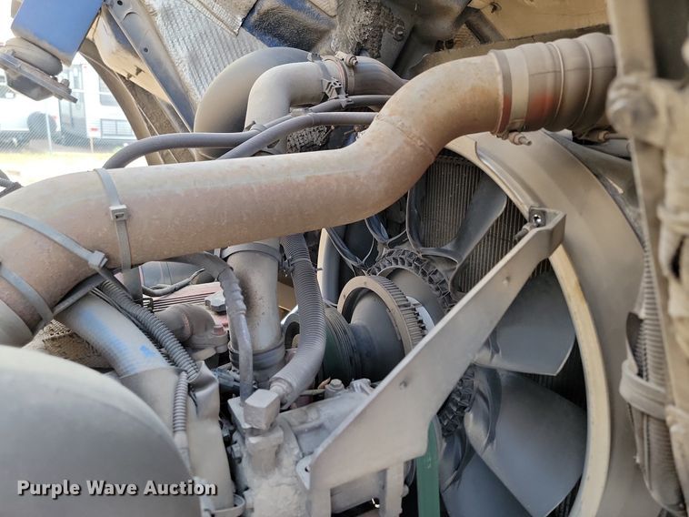 image for item DP3571 2013 Peterbilt  320 refuse truck