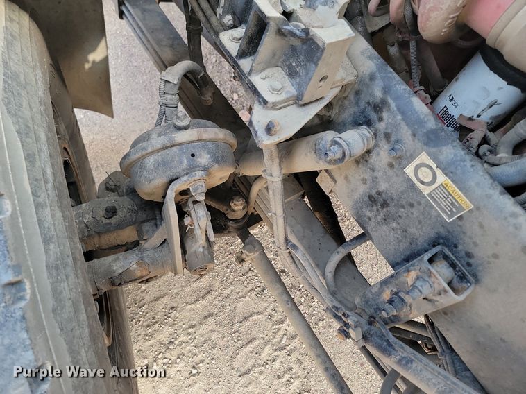 image for item DP3571 2013 Peterbilt  320 refuse truck