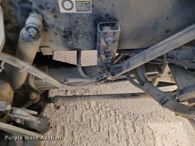 image for item DP3571 2013 Peterbilt  320 refuse truck