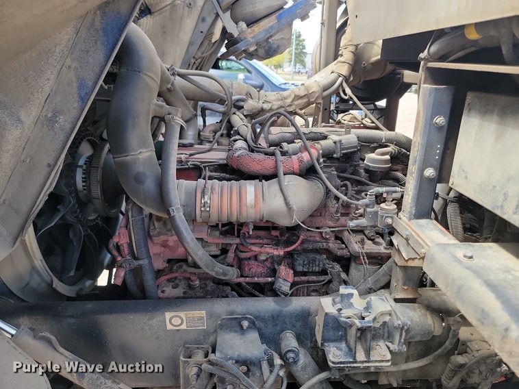 image for item DP3571 2013 Peterbilt  320 refuse truck