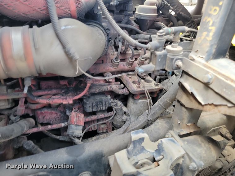 image for item DP3571 2013 Peterbilt  320 refuse truck