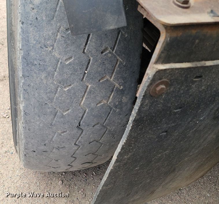 image for item DP3571 2013 Peterbilt  320 refuse truck