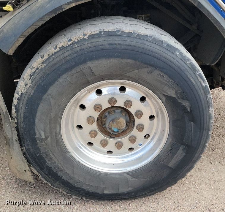 image for item DP3571 2013 Peterbilt  320 refuse truck