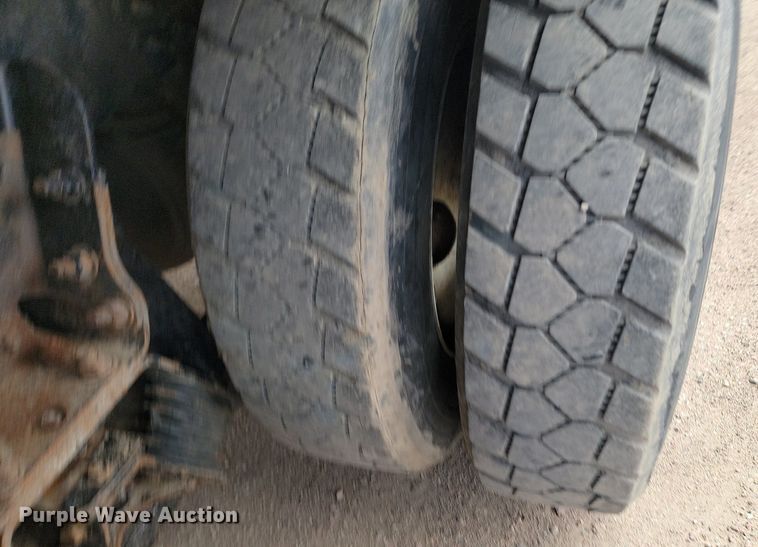 image for item DP3571 2013 Peterbilt  320 refuse truck