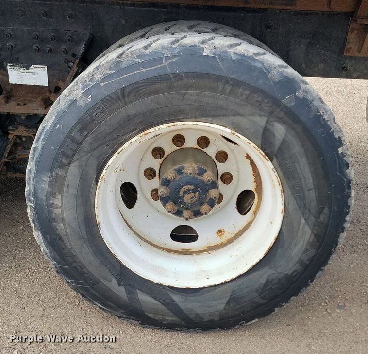 image for item DP3571 2013 Peterbilt  320 refuse truck