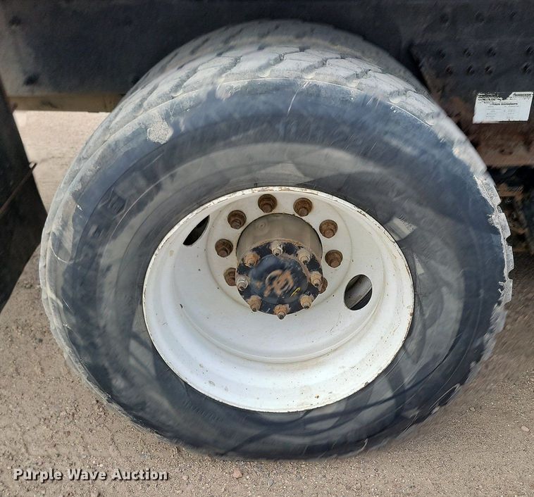 image for item DP3571 2013 Peterbilt  320 refuse truck