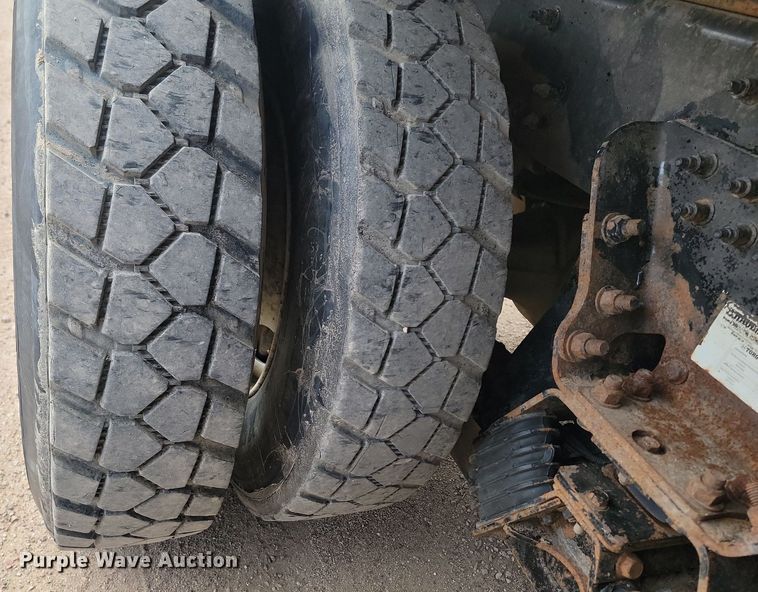 image for item DP3571 2013 Peterbilt  320 refuse truck