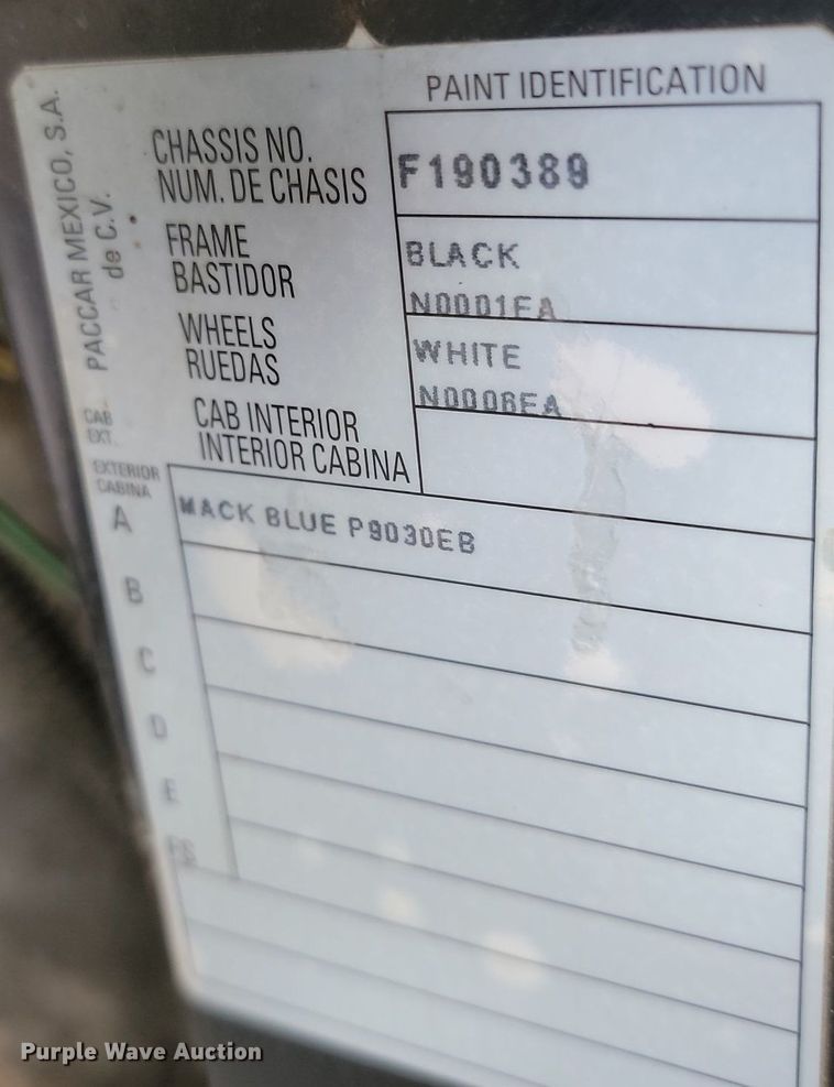 image for item DP3571 2013 Peterbilt  320 refuse truck