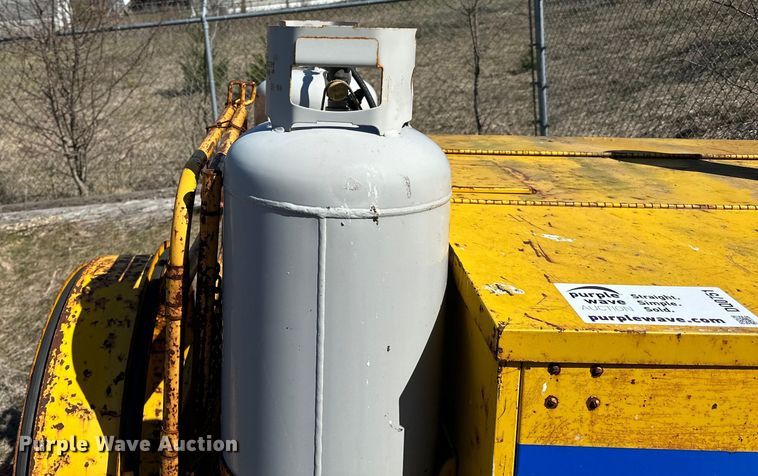 image for item DQ0751 1985 Hesco 4040 07  generator