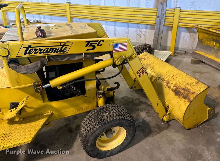 image for item DQ0753 1999 Terramite T5C backhoe