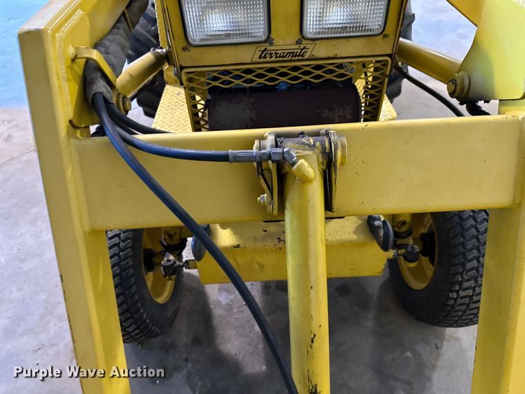 image for item DQ0753 1999 Terramite T5C backhoe