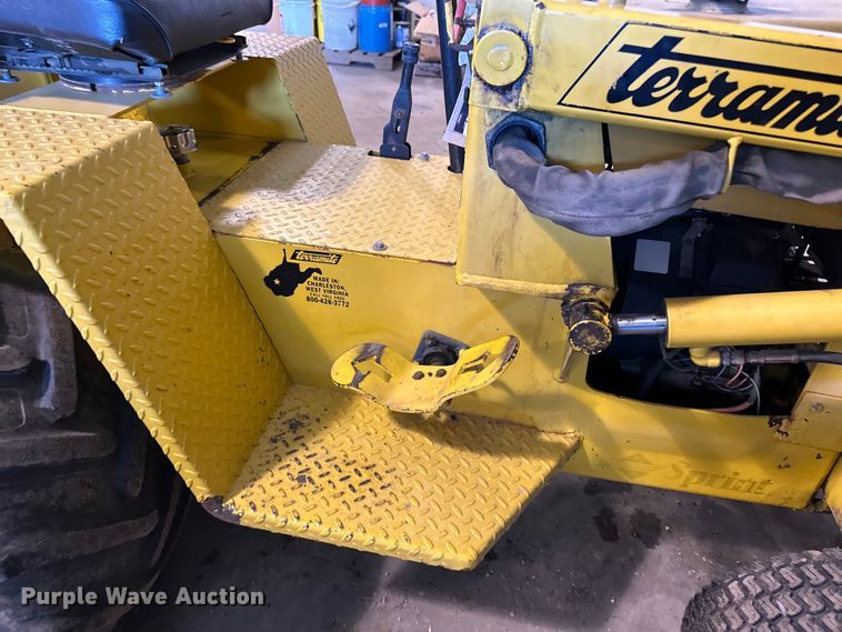 image for item DQ0753 1999 Terramite T5C backhoe