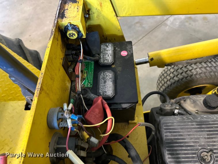 image for item DQ0753 1999 Terramite T5C backhoe