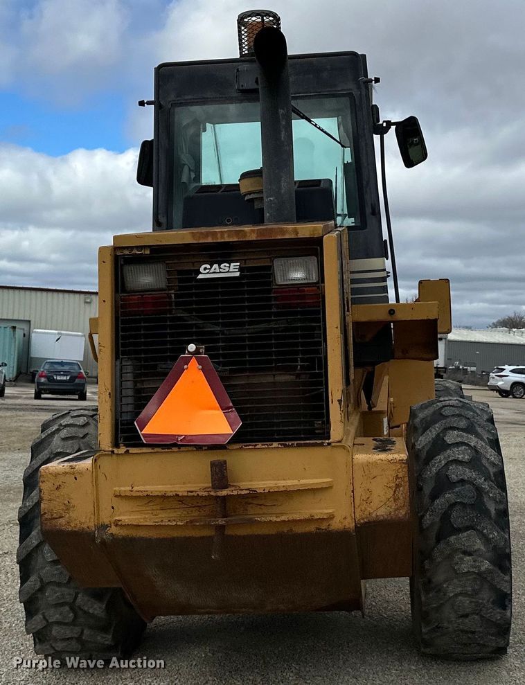 image for item DQ0759 1996 Case 621B wheel loader