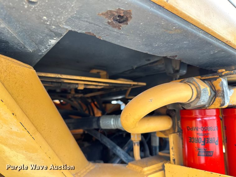 image for item DQ0759 1996 Case 621B wheel loader