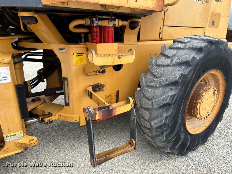 image for item DQ0759 1996 Case 621B wheel loader