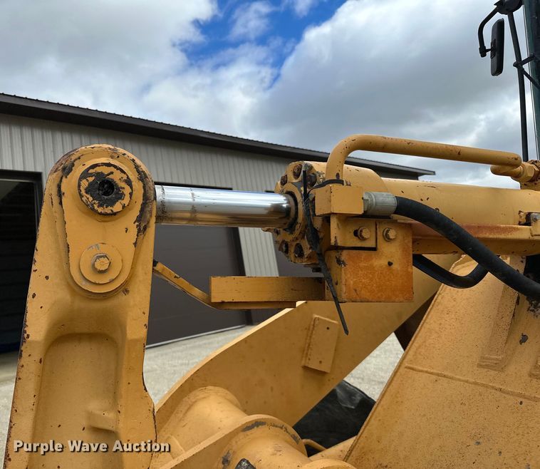 image for item DQ0759 1996 Case 621B wheel loader