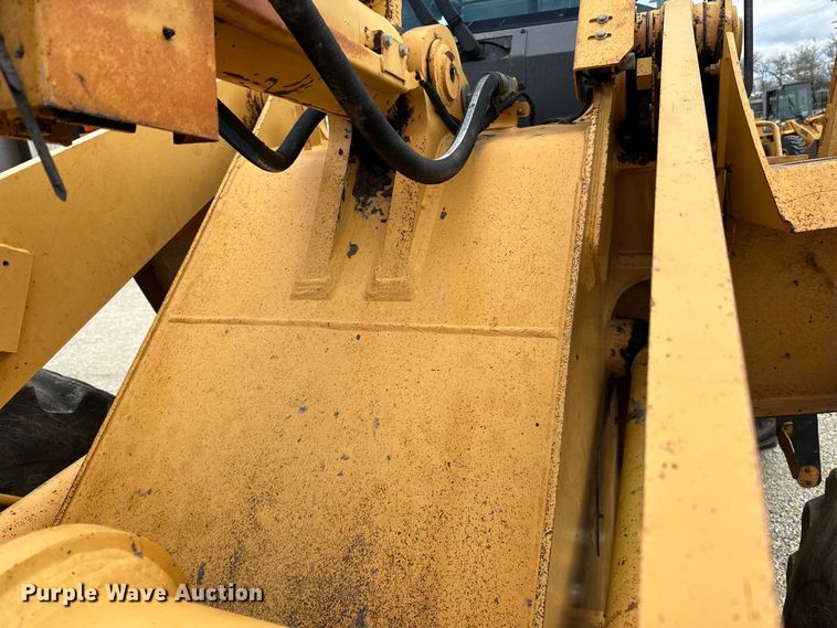 image for item DQ0759 1996 Case 621B wheel loader