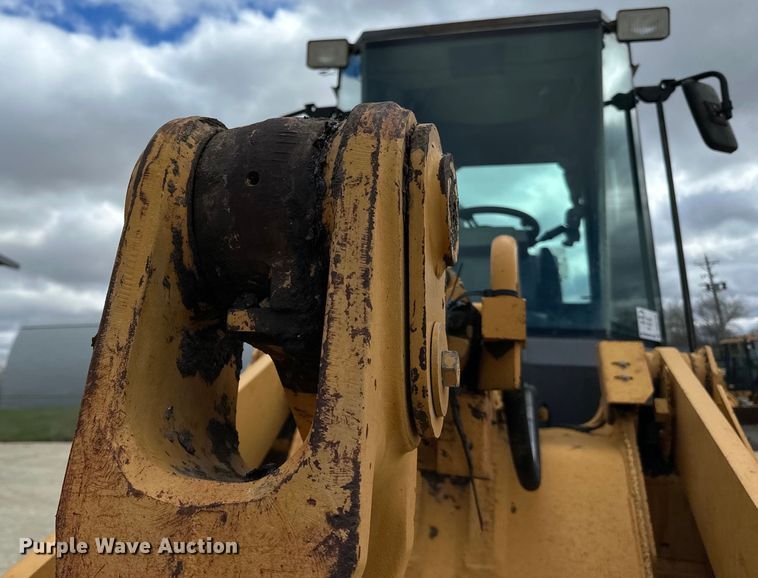 image for item DQ0759 1996 Case 621B wheel loader