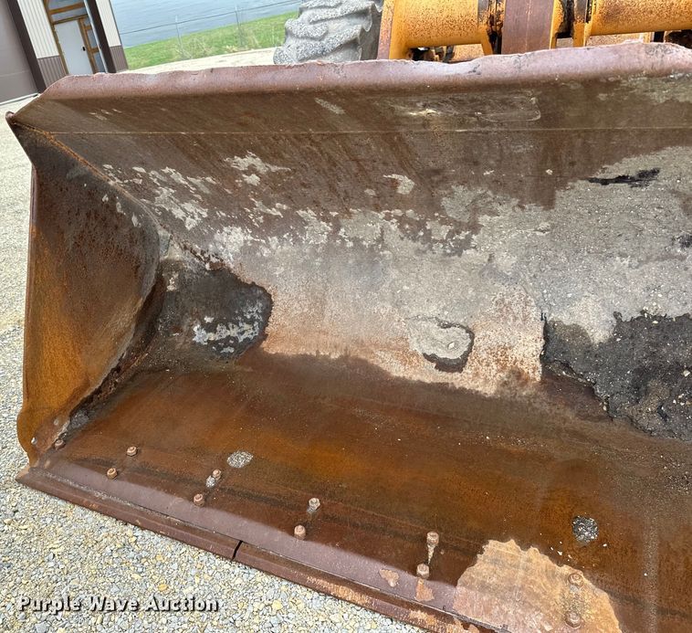 image for item DQ0759 1996 Case 621B wheel loader