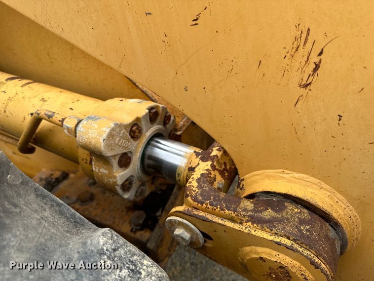 image for item DQ0759 1996 Case 621B wheel loader