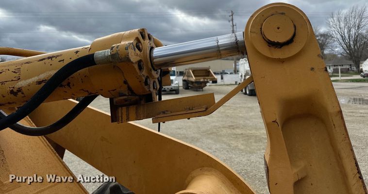 image for item DQ0759 1996 Case 621B wheel loader