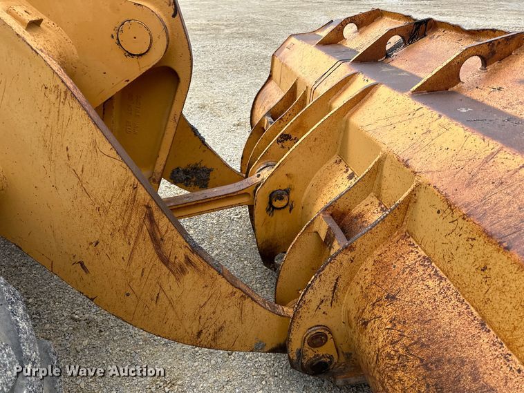 image for item DQ0759 1996 Case 621B wheel loader