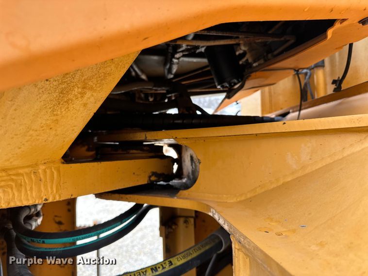 image for item DQ0759 1996 Case 621B wheel loader