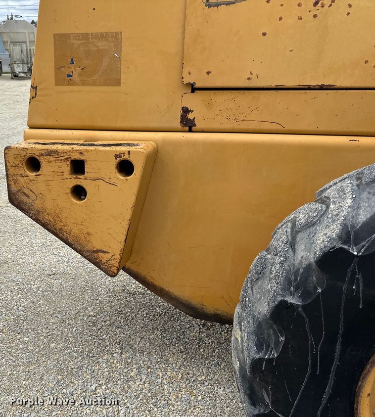 image for item DQ0759 1996 Case 621B wheel loader
