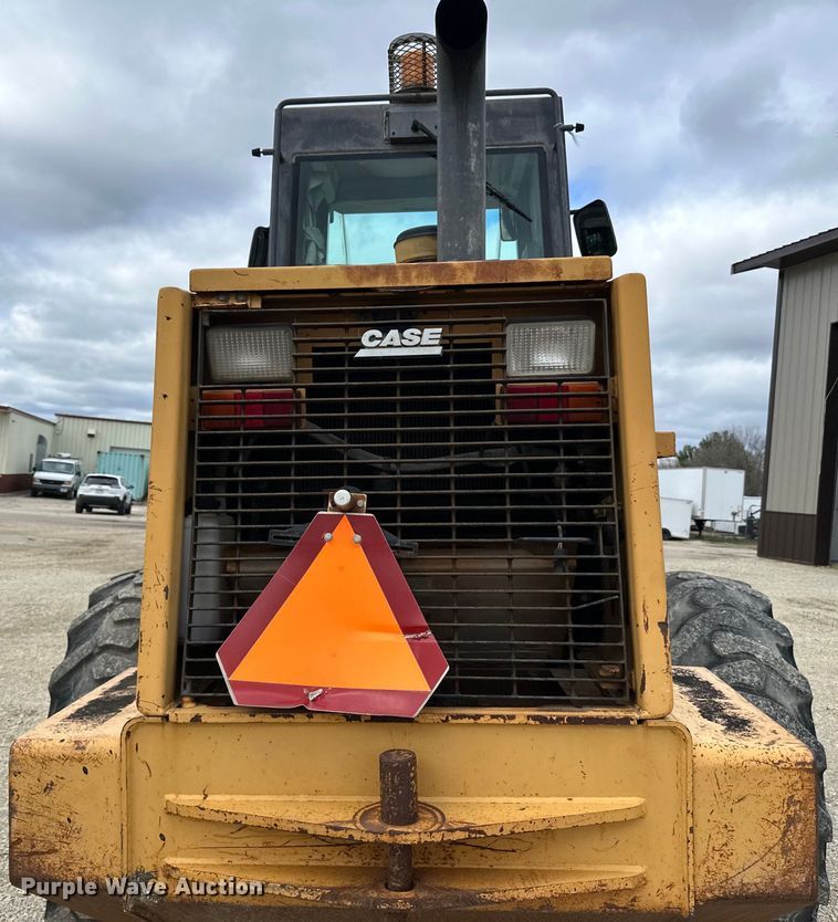 image for item DQ0759 1996 Case 621B wheel loader