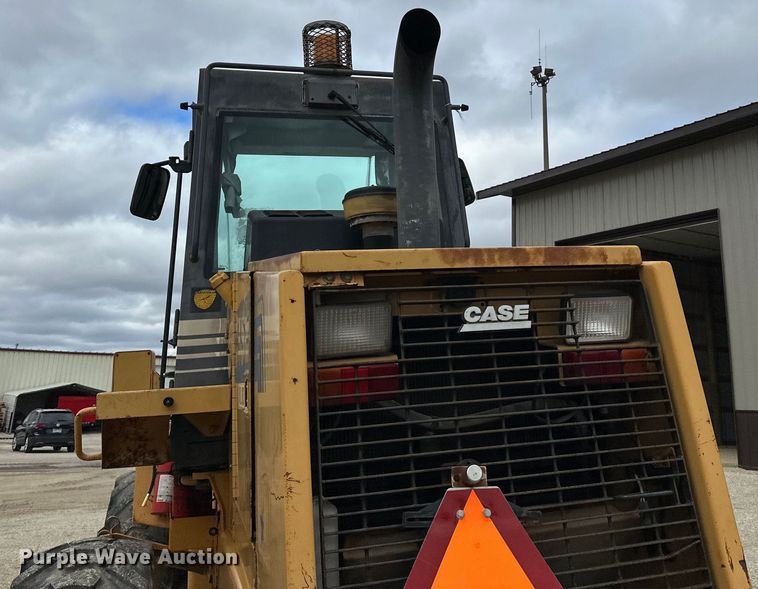 image for item DQ0759 1996 Case 621B wheel loader