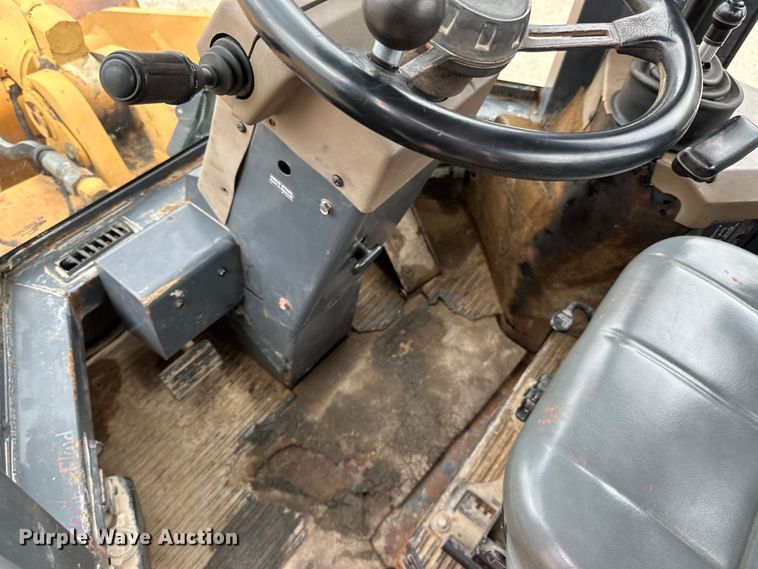 image for item DQ0759 1996 Case 621B wheel loader