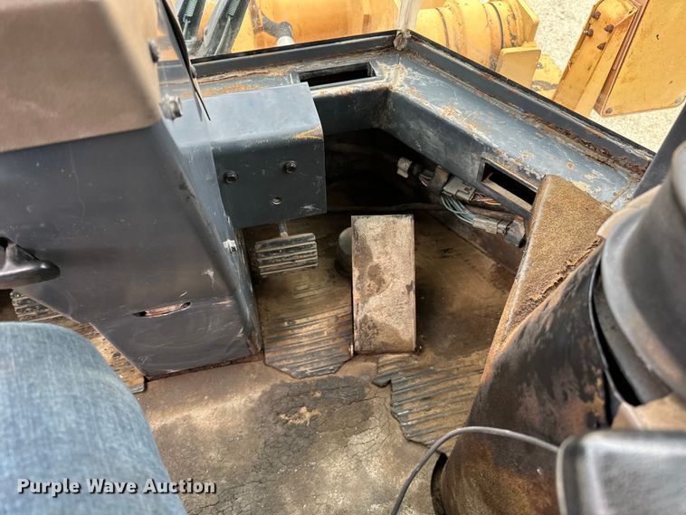 image for item DQ0759 1996 Case 621B wheel loader