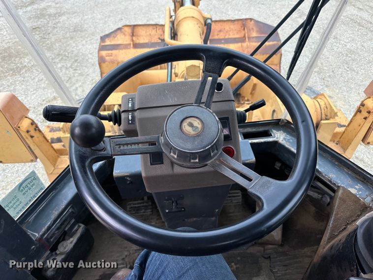 image for item DQ0759 1996 Case 621B wheel loader