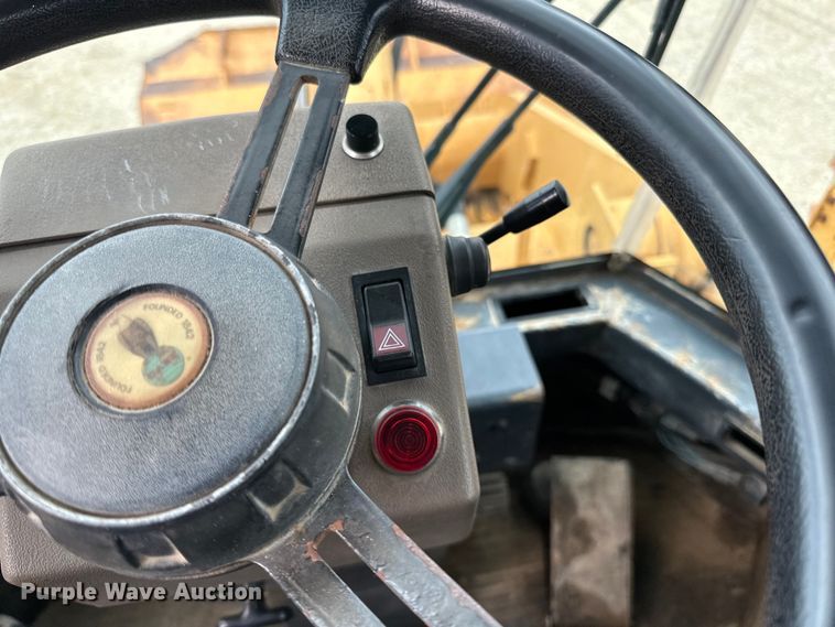 image for item DQ0759 1996 Case 621B wheel loader