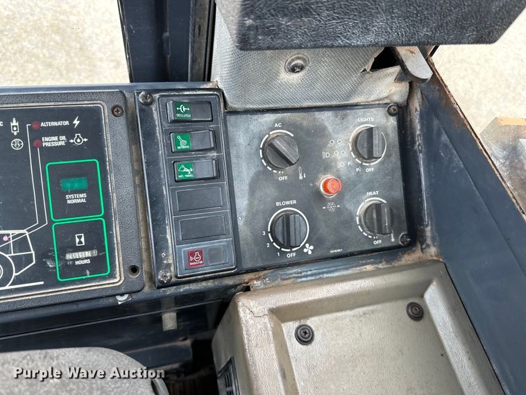 image for item DQ0759 1996 Case 621B wheel loader