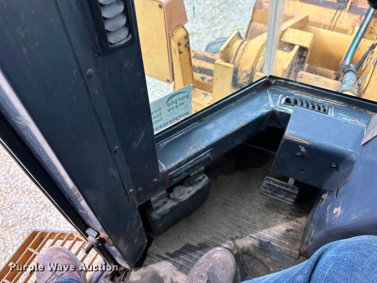 image for item DQ0759 1996 Case 621B wheel loader