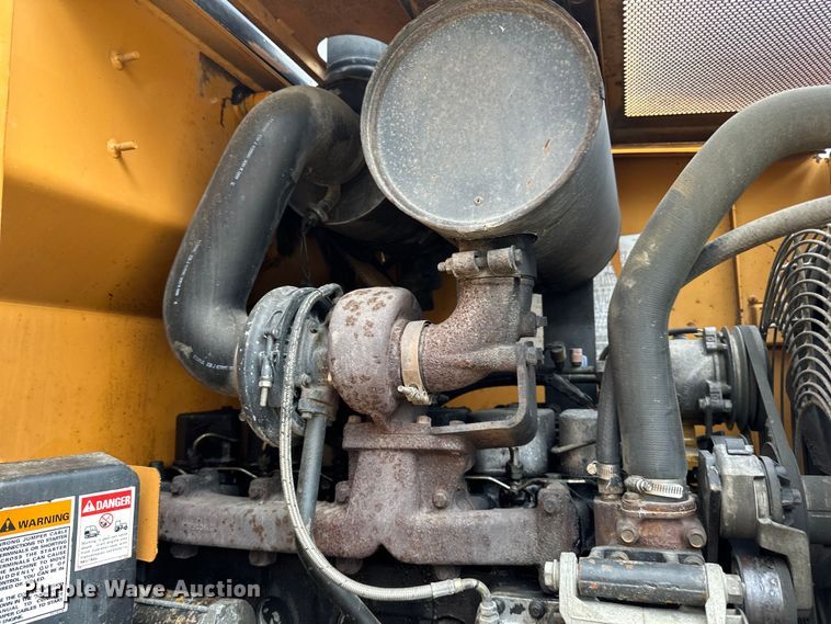 image for item DQ0759 1996 Case 621B wheel loader