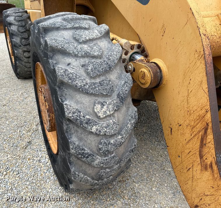 image for item DQ0759 1996 Case 621B wheel loader